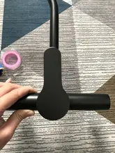 Grifo de cocina negro montado en la pared, un solo Mango, doble orificio, agua caliente y fría