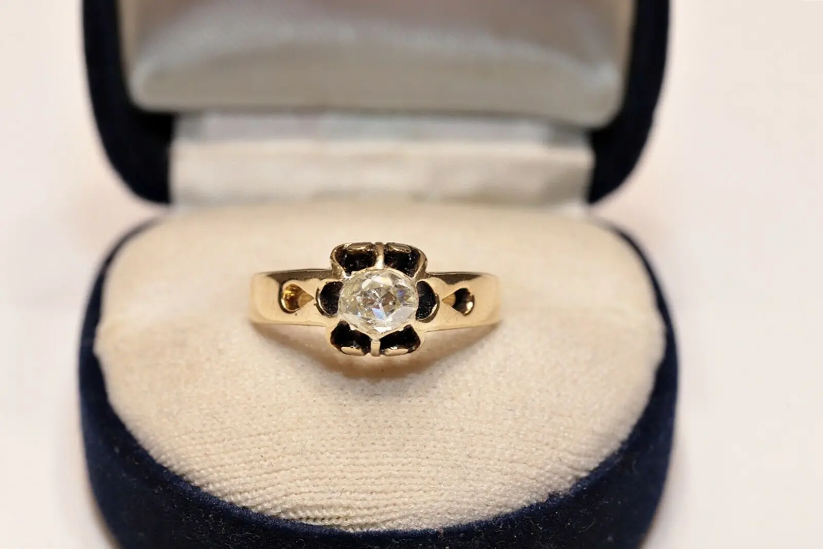

ANTIQUE VICTORIAN 14K GOLD NATURAL ROSE CUT DIAMOND DECORATED SOLITAIRE RING