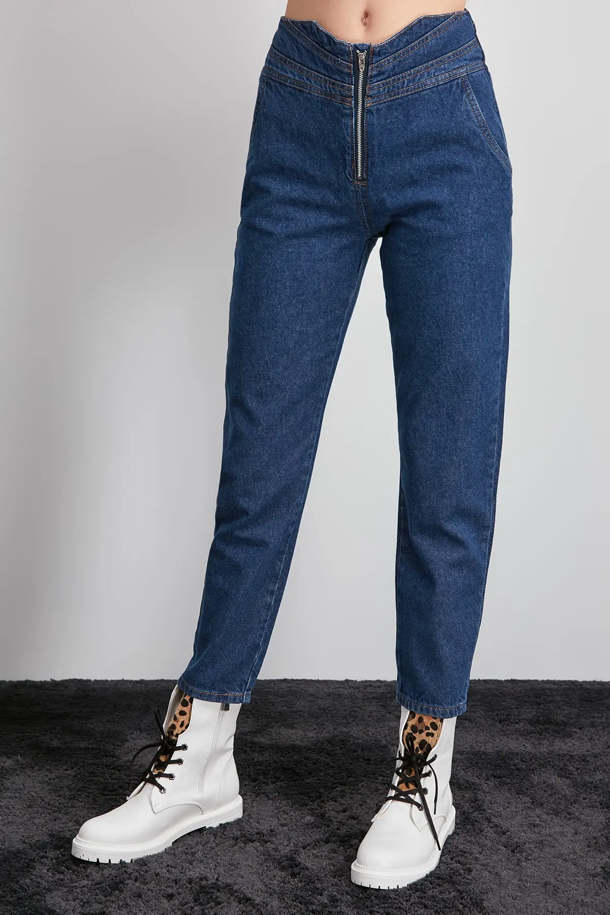 Trendyol Waist Detail High Bel Mom Jeans TWOAW20JE0346