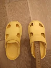 Zapatos con agujeros para bebés, sandalias antideslizantes suaves para niños y niñas de 1 a 3 años, novedad de verano