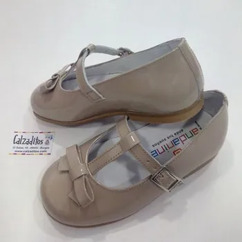 

Mary Janes patent leather salinas with buckle, Andanines