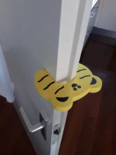 7 unids/lote la protección de la seguridad del bebé lindo Animal Tope de puerta de seguridad de bebé Tarjeta de bloqueo cuidado de recién nacido Niño dedo Protector