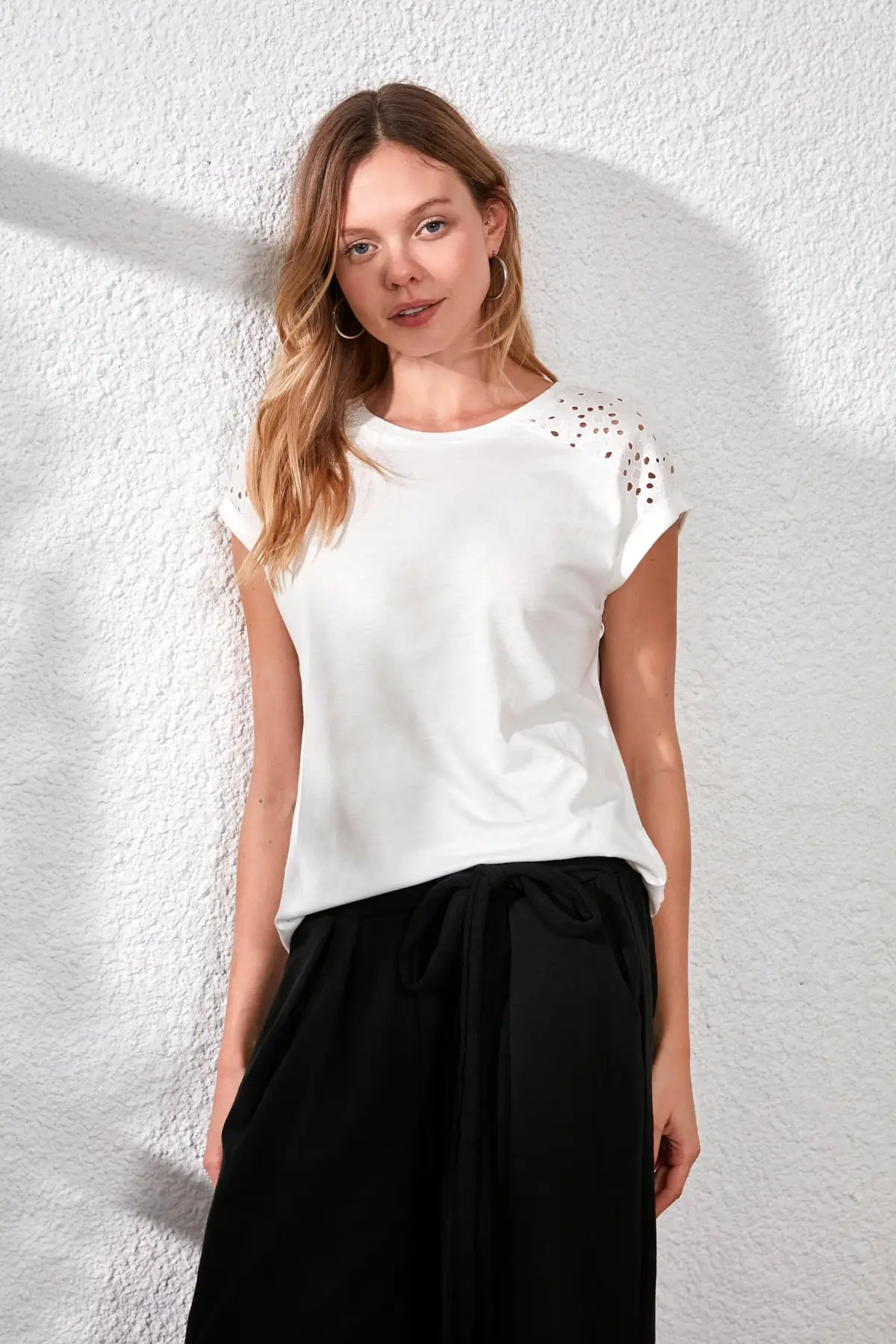 

Trendyol Lace Detail Knitted Blouse TWOSS20BZ1586