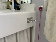 Soporte de montaje en pared organizador de perforación libre a prueba de polvo colgador de almacenamiento impermeable espacio Universal de aluminio soporte de secador de pelo