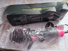 Cepillo que seca y volumiza el pelo de un solo paso, el cepillo produce aire caliente y puede alisar y arizar el pelo