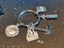 Llavero creativo de Metal con gorro de bombero, 1 Uds., llavero de llama, alarma de fuego, llavero con insignia de héroe, regalo