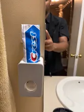 Y-kelin-exprimidor de pasta de dientes automático, dispensador de pasta dental para colgar en la pared, sin perforaciones, 4 colores, novedad de 2021