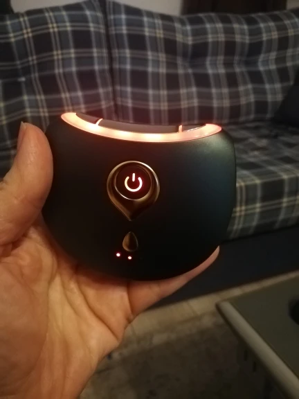 Отзыв о товаре Массажер для шеи OKACHI GLIYA, 2021 г., для массажа лица, разглаживания и удаления морщин, вибрация, холодный и горячий компресс, светодиодная подсветка, EMS терапия от пользователя S***a