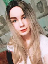 Is a wig-Peluca de cabello sintético para mujer, pelo largo recto con degradado, color rubio, parte media, Natural, gris, verde, azul y negro, Cosplay