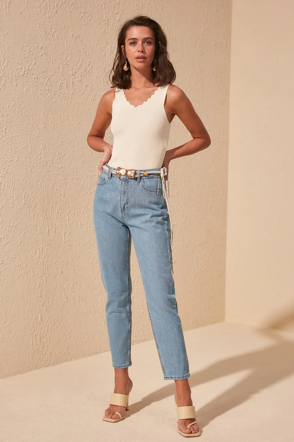 

Trendyol High Bel Mom Jeans TWOSS20JE0298