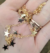 Collar con colgante de estrellas para mujer, gargantilla de metal modelo JN0377 con accesorios de estrellas de cinco puntas en color dorado, sencilla para regalo de fiesta
