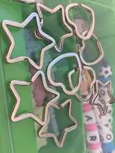 Más barato Mezclar 10 unids/pack ronda/corazón/Flor llaveros de Metal llavero con anilla Split anillos Unisex llavero accesorios DIY