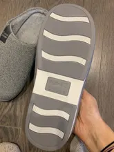 Zapatillas de casa cálidas para hombre y mujer, zapatos de felpa de algodón antideslizantes, suaves, para dormitorio, bonitos deslizantes de piel, para invierno