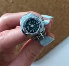 Reloj de anillo creativo para Mujer, de cuarzo, elástico, de acero y plata de lujo, Reloj de anillo de dedo