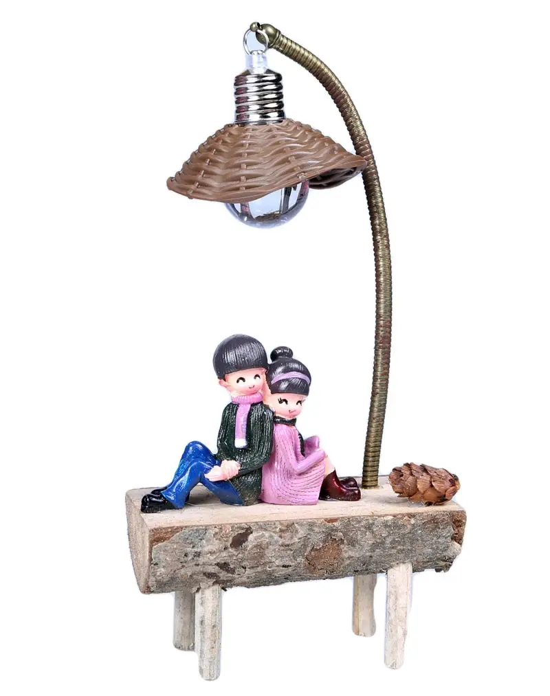 

Sitting on the bench Young Lovers Figurine v1
