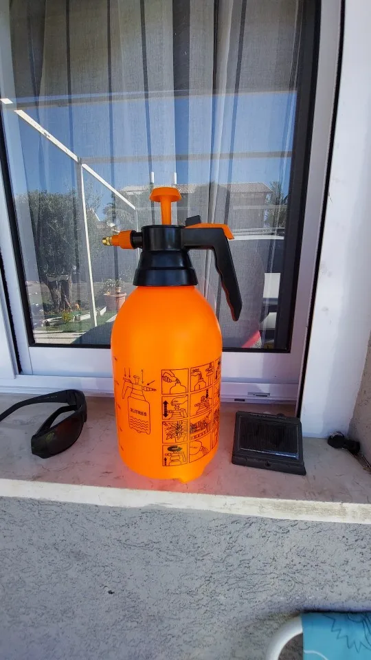 Pulvérisateur de jardin pour plantes et fleurs, pot d'arrosage, bidons  d'eau à pression manuelle, bouteille de pulvérisation à pompe à air, outil  d'irrigation domestique, 1,5 l - AliExpress