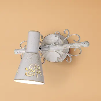 

Cl529512 Duncan Light St-to-wall.