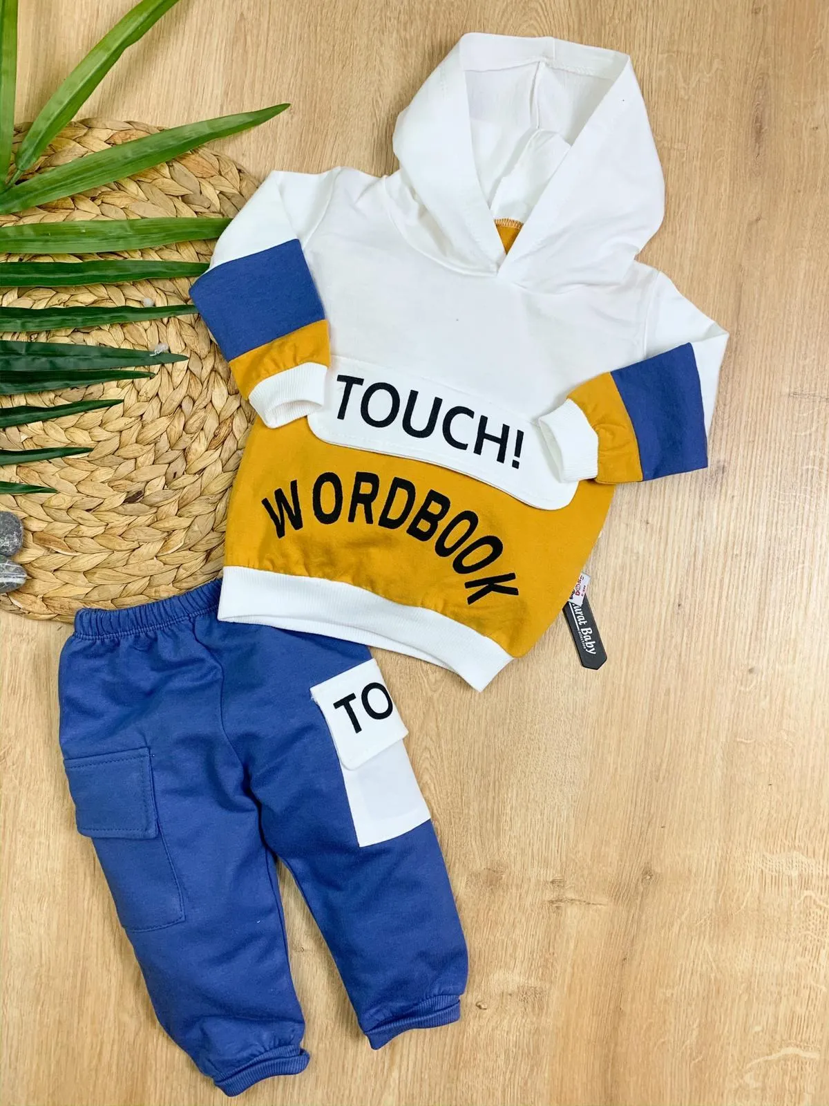 Рисунок 2 - Двойной костюм с капюшоном и принтом «блокнот»