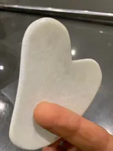 Gua Sha-rascador de piedra de Jade en forma de corazón, tablero hecho a mano de Gua Sha, rascador antiarrugas para el cuidado de la piel, belleza, 1 unidad