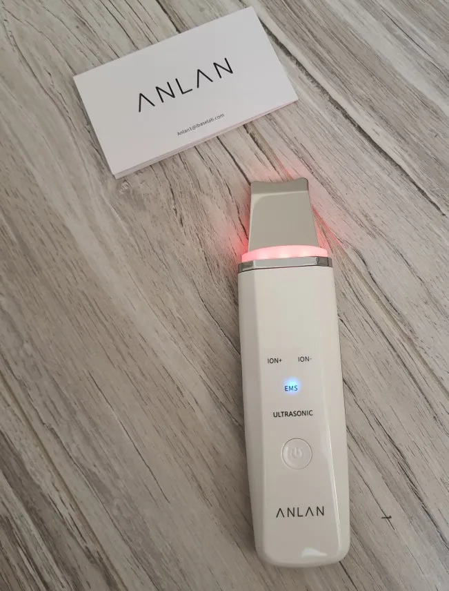 Отзыв о товаре ANLAN Ультразвуковой скрабер скруббер, ионная лопатка для чистки лица, пилинг, лифтинг для лица, удаление угрей, терапия красным светом для удаления черных точек blackhead remover узи чистка ультразвуковая чистка лица от пользователя K***e