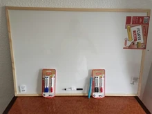PIZARRA BLANCA STARPLAST - Pack pizarra blanca, con marco de madera, no magnética, con rotuladores y tornillos para pared.