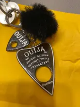 Ouija-Llavero con forma de pompón de resina para mujer, llavero de mano con bola de inflado, artesanía de tablero Punk, 1 unidad