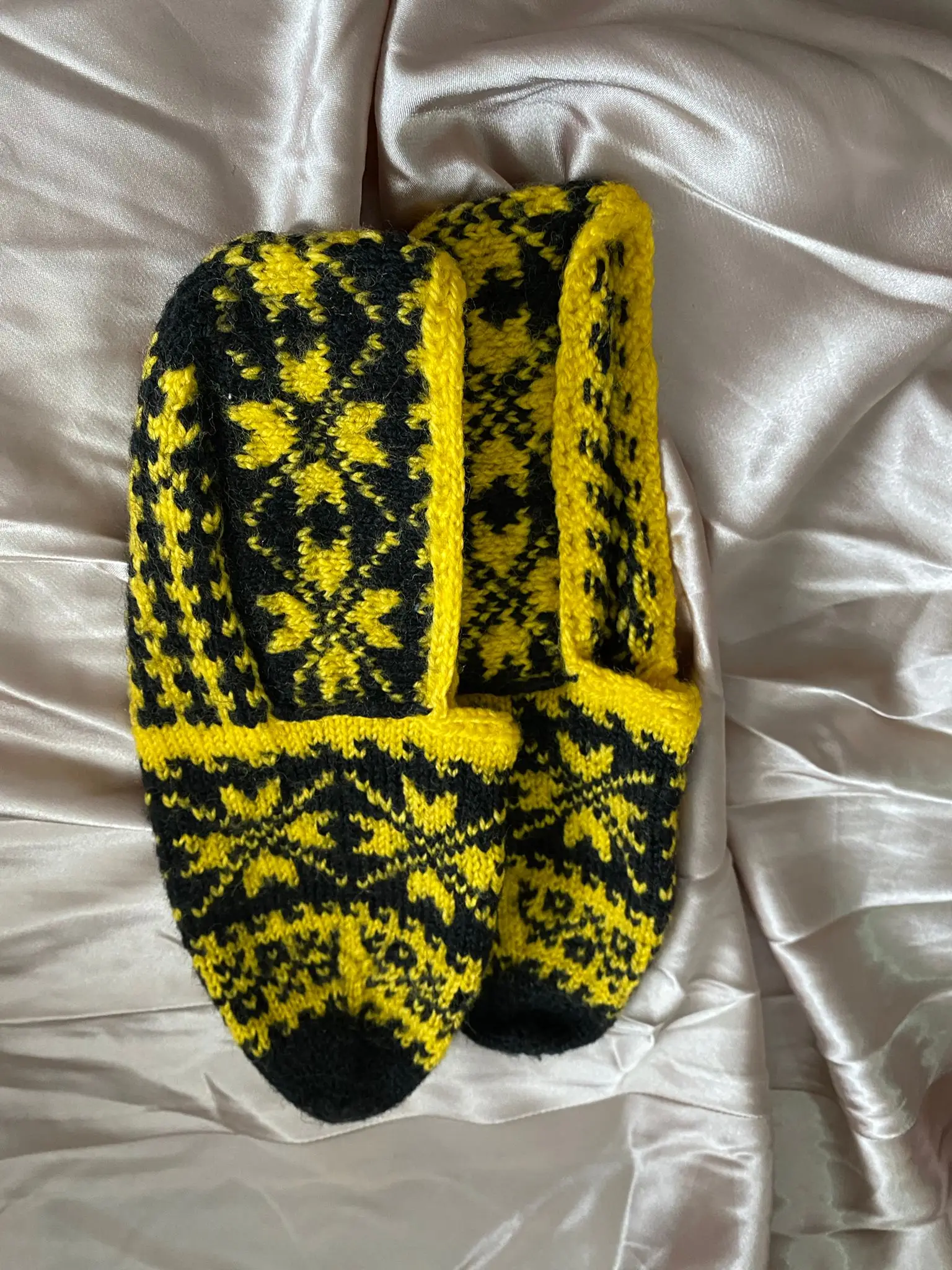 

Hand-Knitted Ethnic Pattern Thick Winter Booties Socks