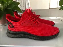 Zapatos informales de malla transpirable para hombre, zapatillas deportivas ligeras para exteriores, calzado plano con cordones, color rojo y negro, nuevo
