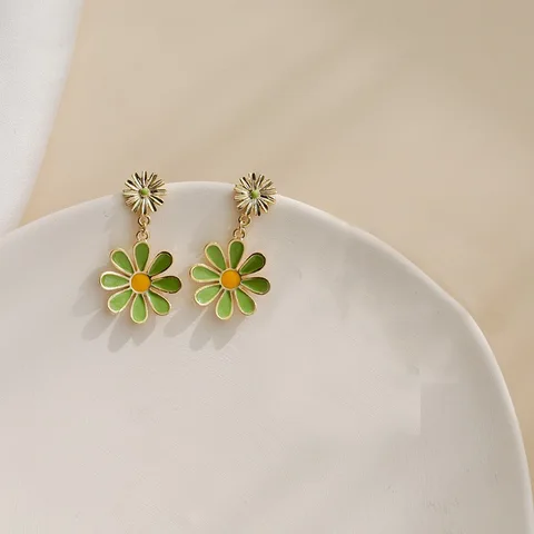 New Korean Daisy Flower Bee Stud Earrings For Women Sunflower Butterfly Zircon Asymmetrical Earring Girl Party Jewelry Gift