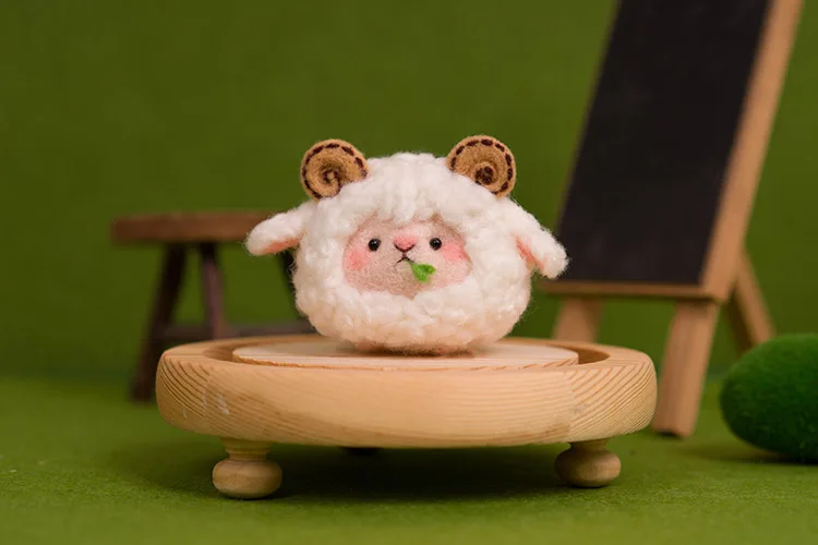 Cute Sheep Cartoon Animal Toy Doll Needle Felting Kit needle felting kit wool felting kit needle felting painting kit DIY kuat Wool Needle Felt Sheep Needlework Kit for DIY Kids Children
