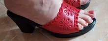 Zapatillas de verano a la moda para mujer, zapatillas transpirables con flores huecas, tacón cuadrado grueso, rojo y marrón, cómodas, 2020