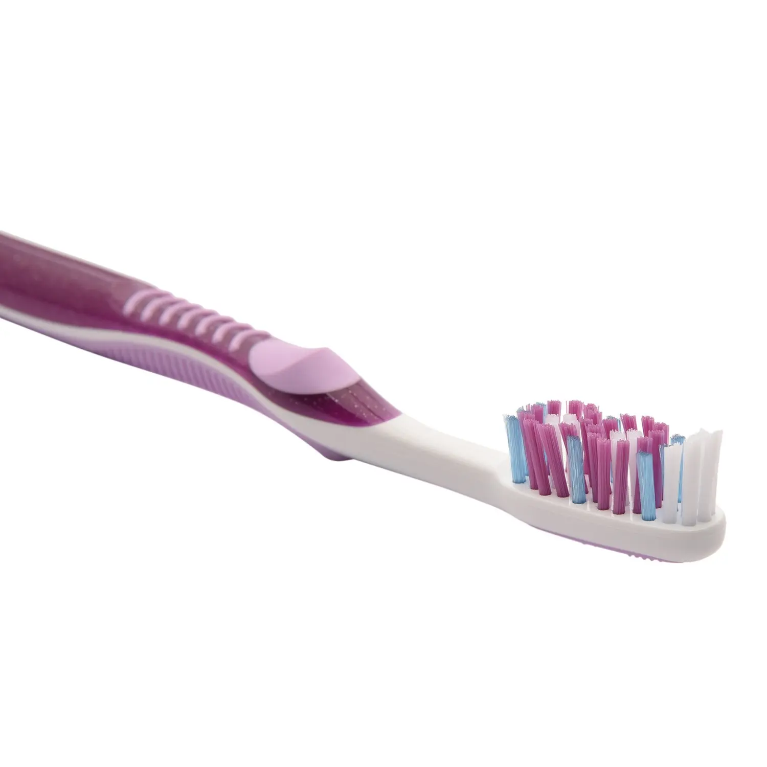 Зубная щетка Oral-B 3D White Luxe отбеливающая 40 средняя в ассортименте