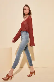 

Trendyol Back Flush Push Up High Waist Skinny Jeans TWOSS20JE0024