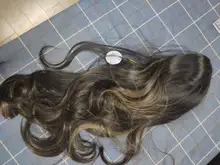 Pequeña LANA sintético Ombre negro marrón de oro con pelucas con reflejos largo ondulado resistente al calor de la parte media Cosplay pelucas para mujeres