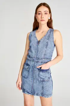 

Trendyol Zipper Detailed Denim Dress TWOSS20EL3049