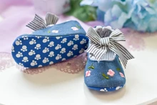 Nueva flor de impresión arcos grandes zapatos de chica de bebé de algodón suave bebé recién nacido en primer lugar los caminantes zapatos con pajarita para niños para niñas