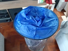 Paño de corte de pelo para adultos y niños, delantal impermeable para salón de peluquería, capa de peluquería, color negro y azul, 1 unidad