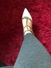 Sandalias de charol puntiagudas para mujer, zapatos con hebilla de remache grueso con tacón, salvaje delgada, verano 2021