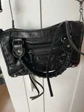 Bolso europeo de cuero PU para motocicleta para mujer, bandoleras cruzadas con remaches y borlas