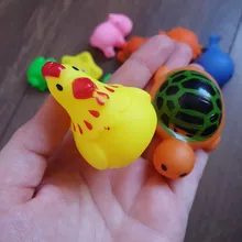 Flotador de goma suave colorido con animales mezclados, sonido al estrujar, juguete de baño chirriante para bebé GYH, 13 Uds.