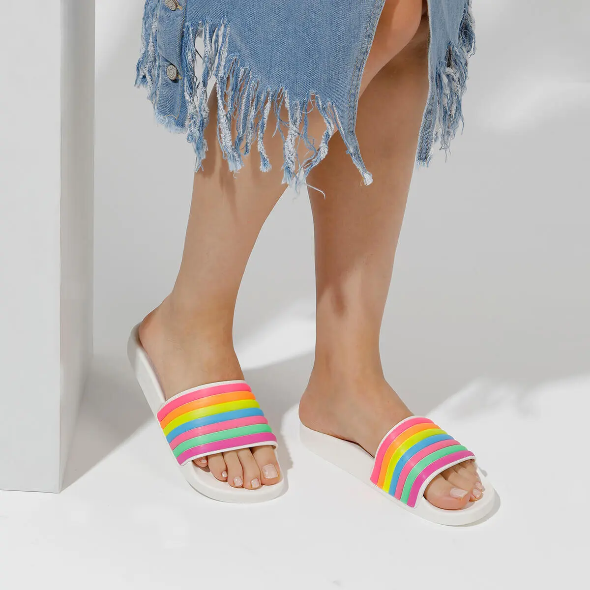 

FLO CLARA * 01Z White Women 'S Slippers BUTIGO