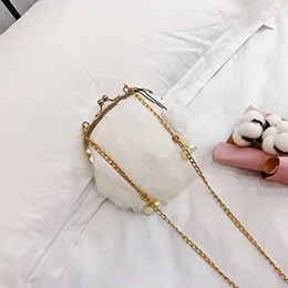 mini bag white Искусственный мех кролика рюкзак мода замок поцелуй сумка женщины с участием жемчужный цепной ремень белый коричневый черный мини мешок женщина - Цвет: mini bag white