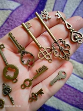 13 Uds Vintage encantos mixto colgante de llaves bronce antiguos encantos clave collar pulseras DIY joyería de Metal al por mayor
