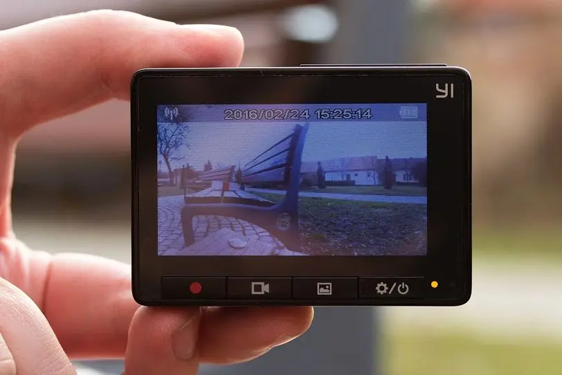 Видеорегистратор yi dash camera не включается