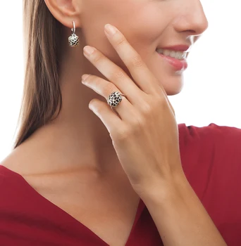 

Gold earrings with onyx and diamonds sunlight sample 585 test