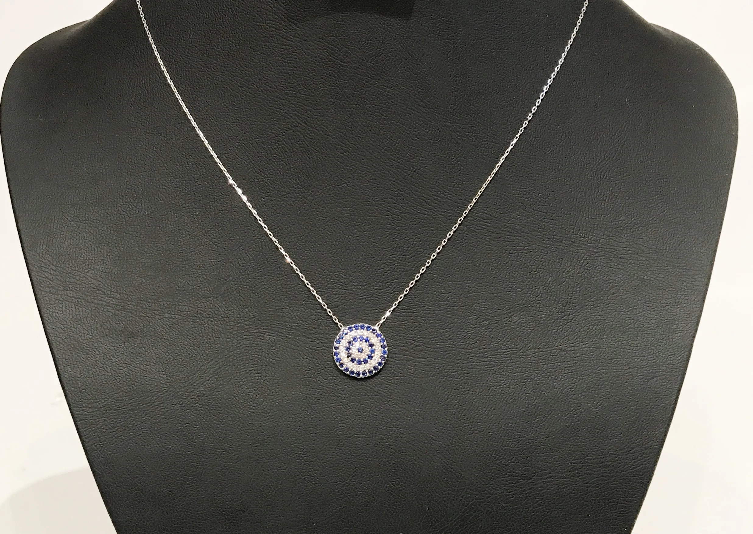 

BLUE WHITE STONE ROUND SHAPE CHIC VERY CHIC STERLANT SILVER 925 NECKLACE GREAT GIFT TO YOUR LOVED ONES