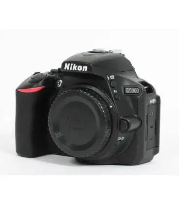 - NIKON D5600 Body In KIT Case