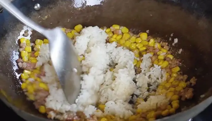 玉米炒饭做法 玉米炒饭怎么做好吃