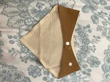 Baberos de algodón para bebé, accesorios para recién nacidos, botón a presión de Color sólido, triángulos suaves, Baberos de alimentación, 1 ud.