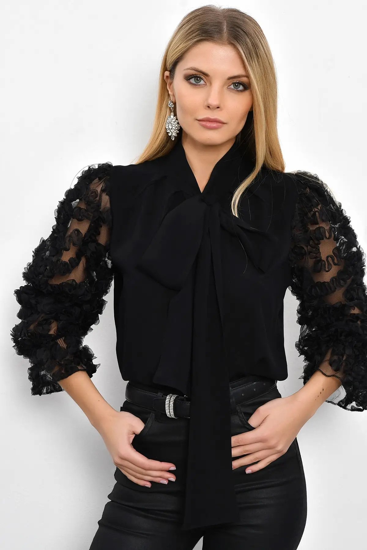 

Cool & Sexy Women Sleeve Accessorized Bow Bluz BK938